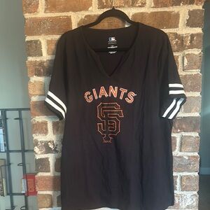 San Francisco Giants Black V-Neck T-Shirt